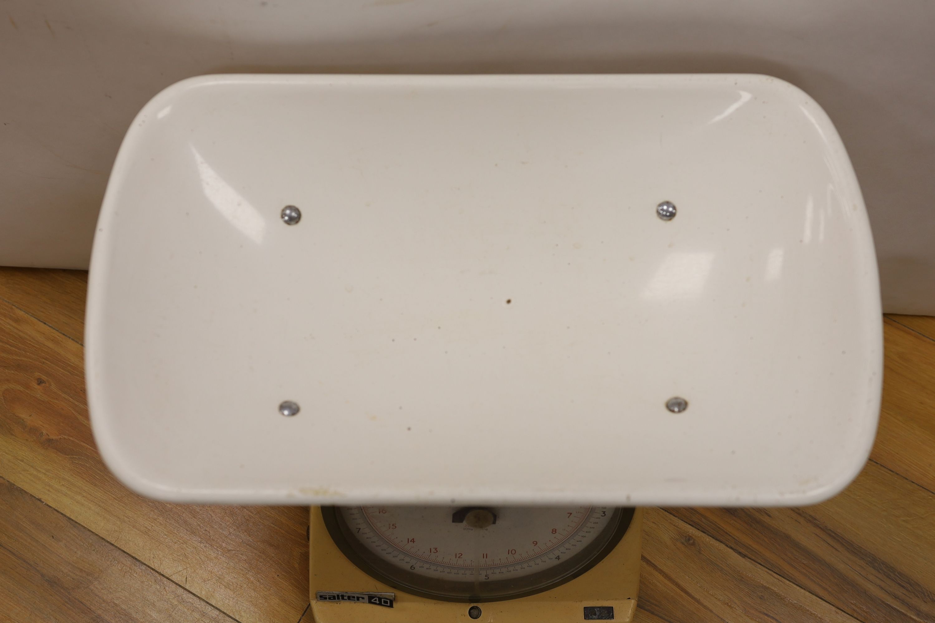 A Salter 10kg weighing scale, 46 cms high.